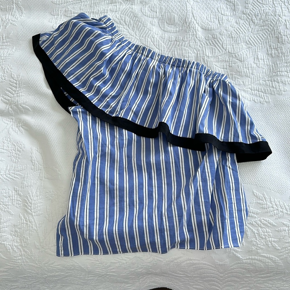 One shoulder top
